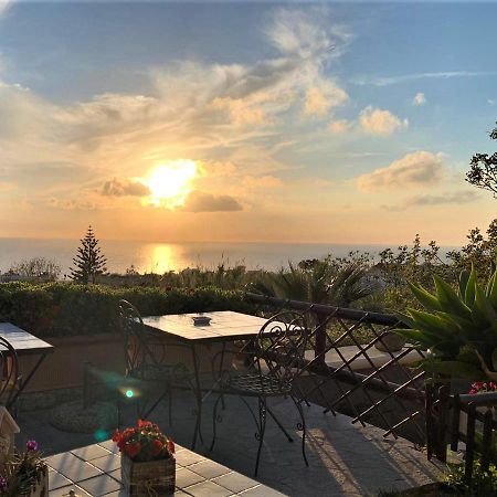 La Terrazzina Sul Tramonto Acomodação com café da manhã Forio di Ischia Exterior foto