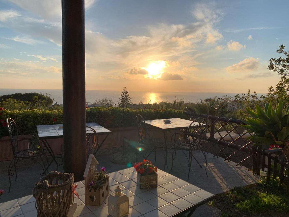 La Terrazzina Sul Tramonto Acomodação com café da manhã Forio di Ischia Exterior foto