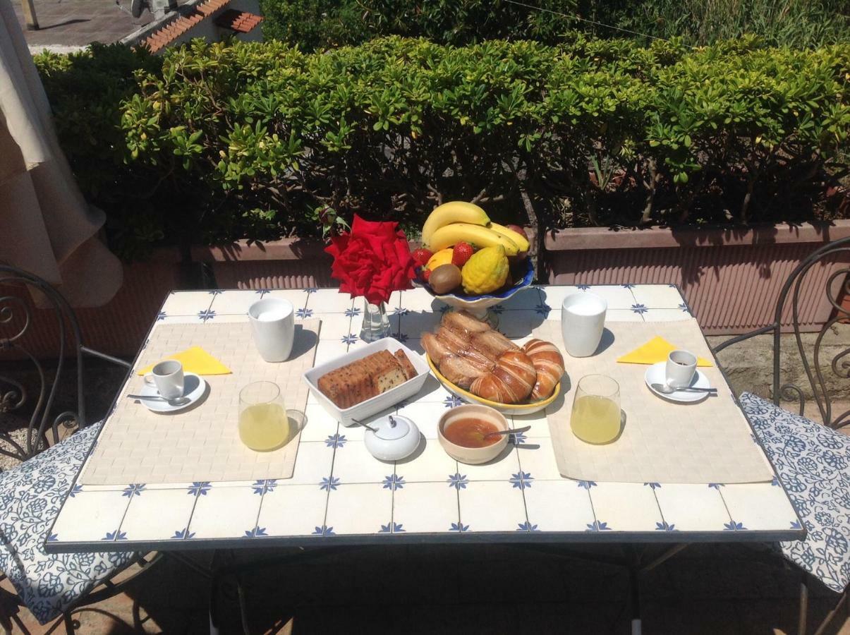 La Terrazzina Sul Tramonto Acomodação com café da manhã Forio di Ischia Exterior foto