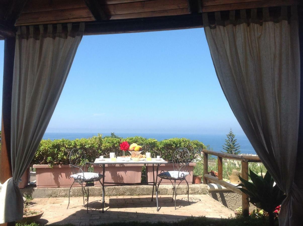 La Terrazzina Sul Tramonto Acomodação com café da manhã Forio di Ischia Exterior foto