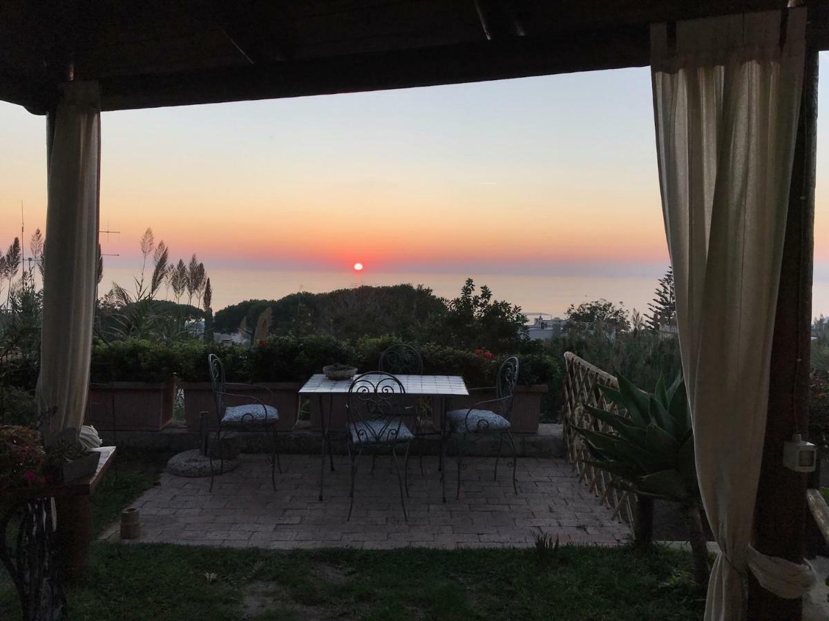 La Terrazzina Sul Tramonto Acomodação com café da manhã Forio di Ischia Exterior foto